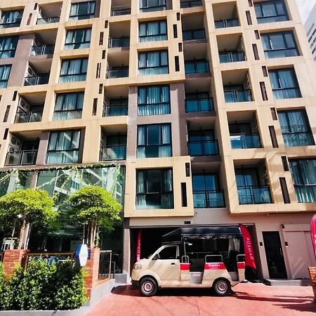 Ramada By Wyndham Bangkok Ten Ekamai Residences Extérieur photo