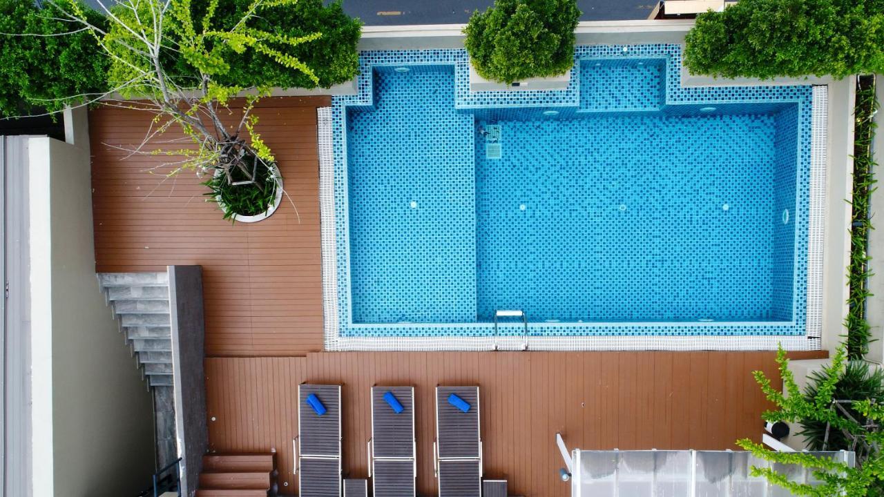 Ramada By Wyndham Bangkok Ten Ekamai Residences Extérieur photo
