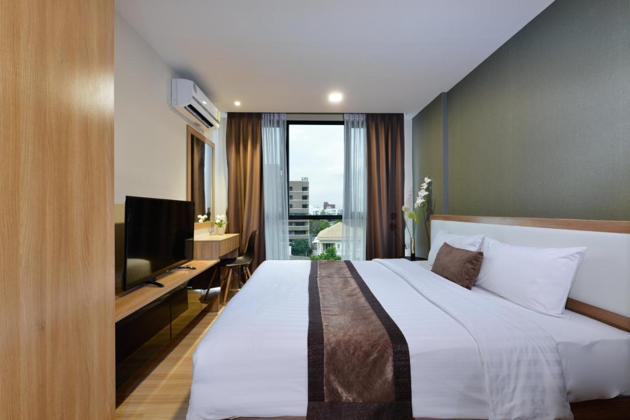 Ramada By Wyndham Bangkok Ten Ekamai Residences Extérieur photo