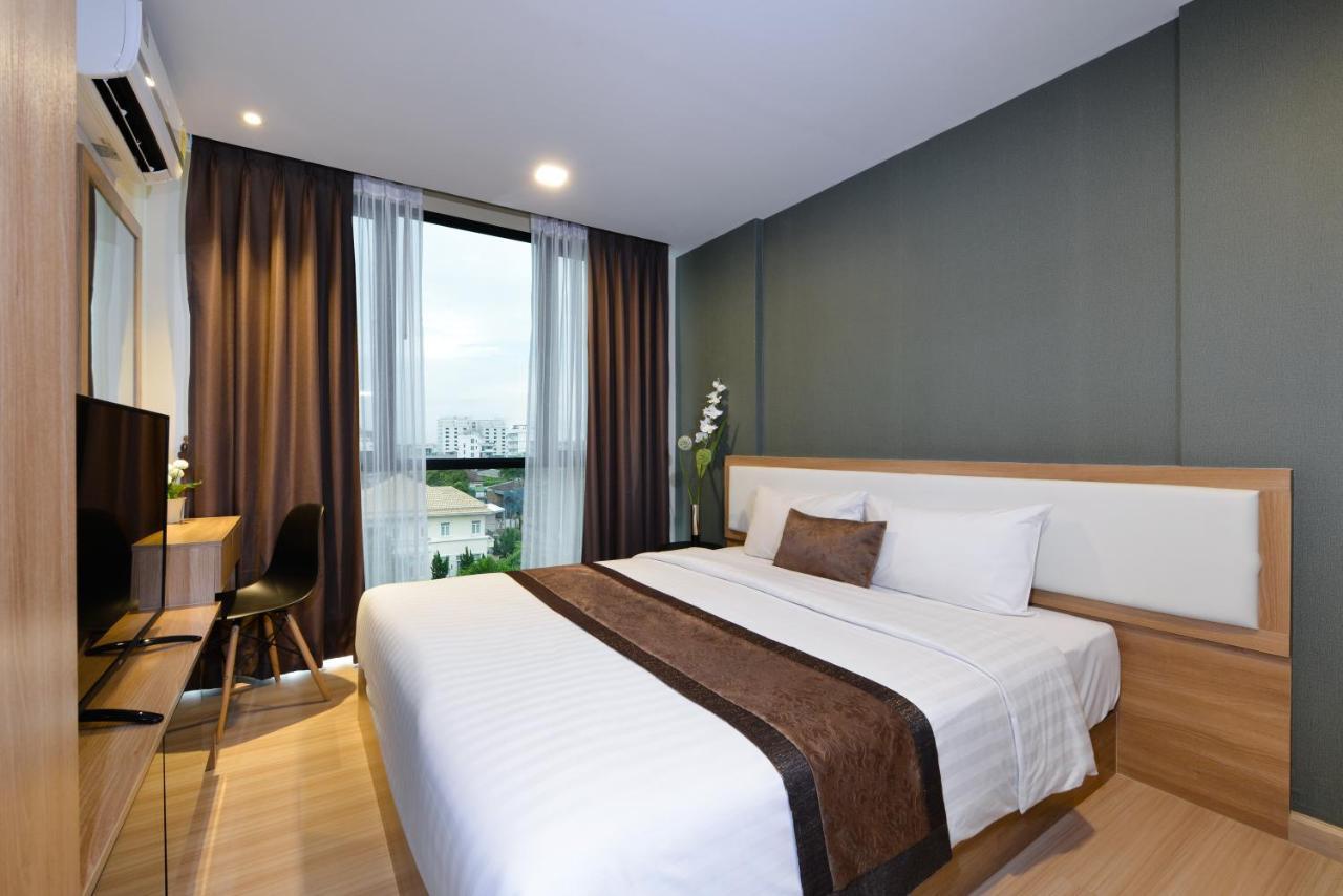 Ramada By Wyndham Bangkok Ten Ekamai Residences Extérieur photo