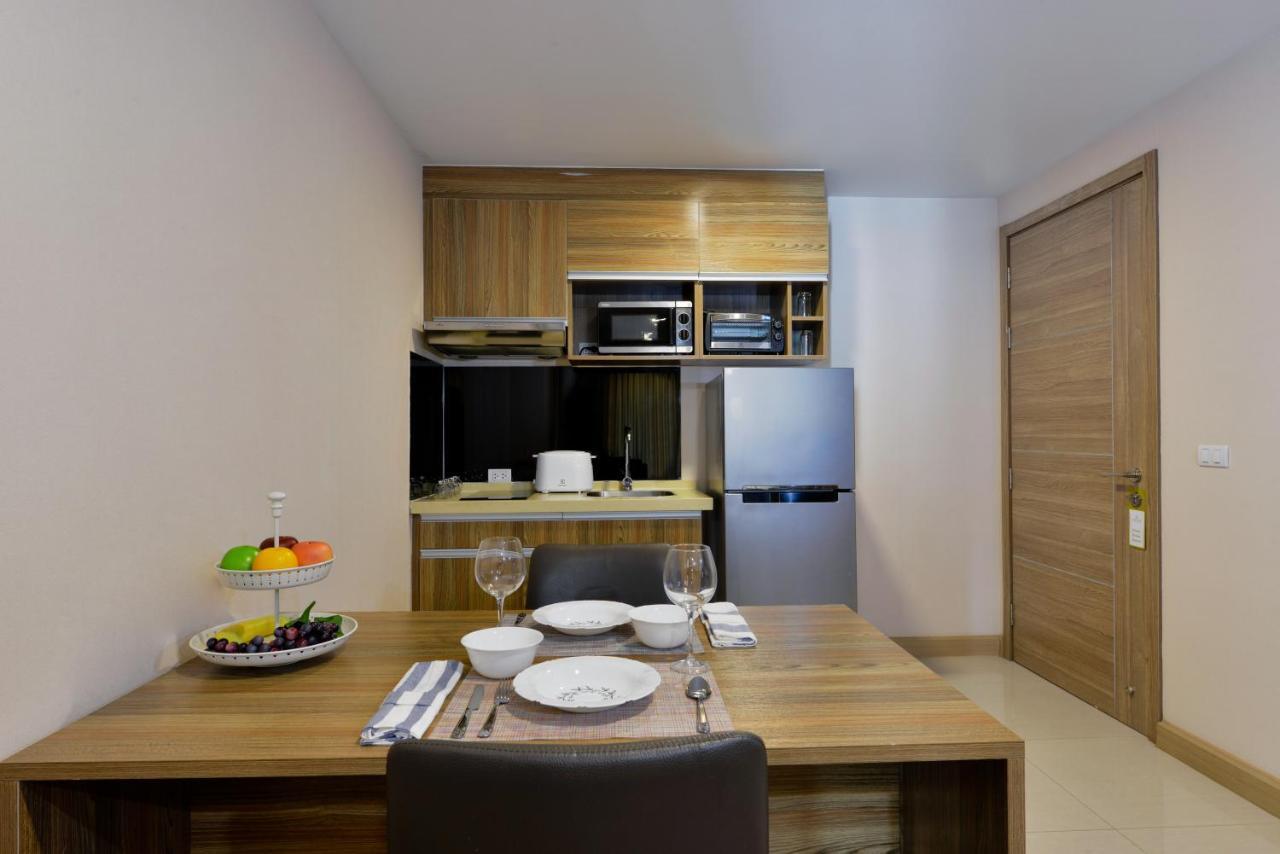 Ramada By Wyndham Bangkok Ten Ekamai Residences Extérieur photo