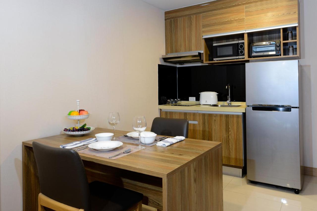 Ramada By Wyndham Bangkok Ten Ekamai Residences Extérieur photo