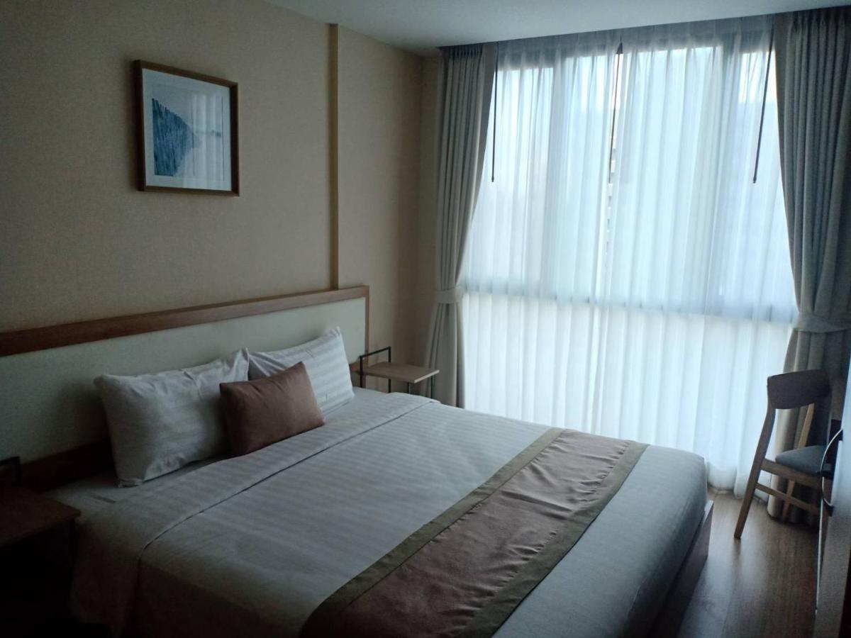 Ramada By Wyndham Bangkok Ten Ekamai Residences Extérieur photo