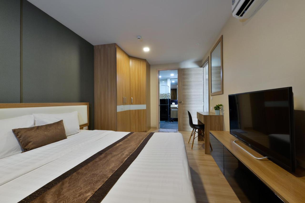 Ramada By Wyndham Bangkok Ten Ekamai Residences Extérieur photo