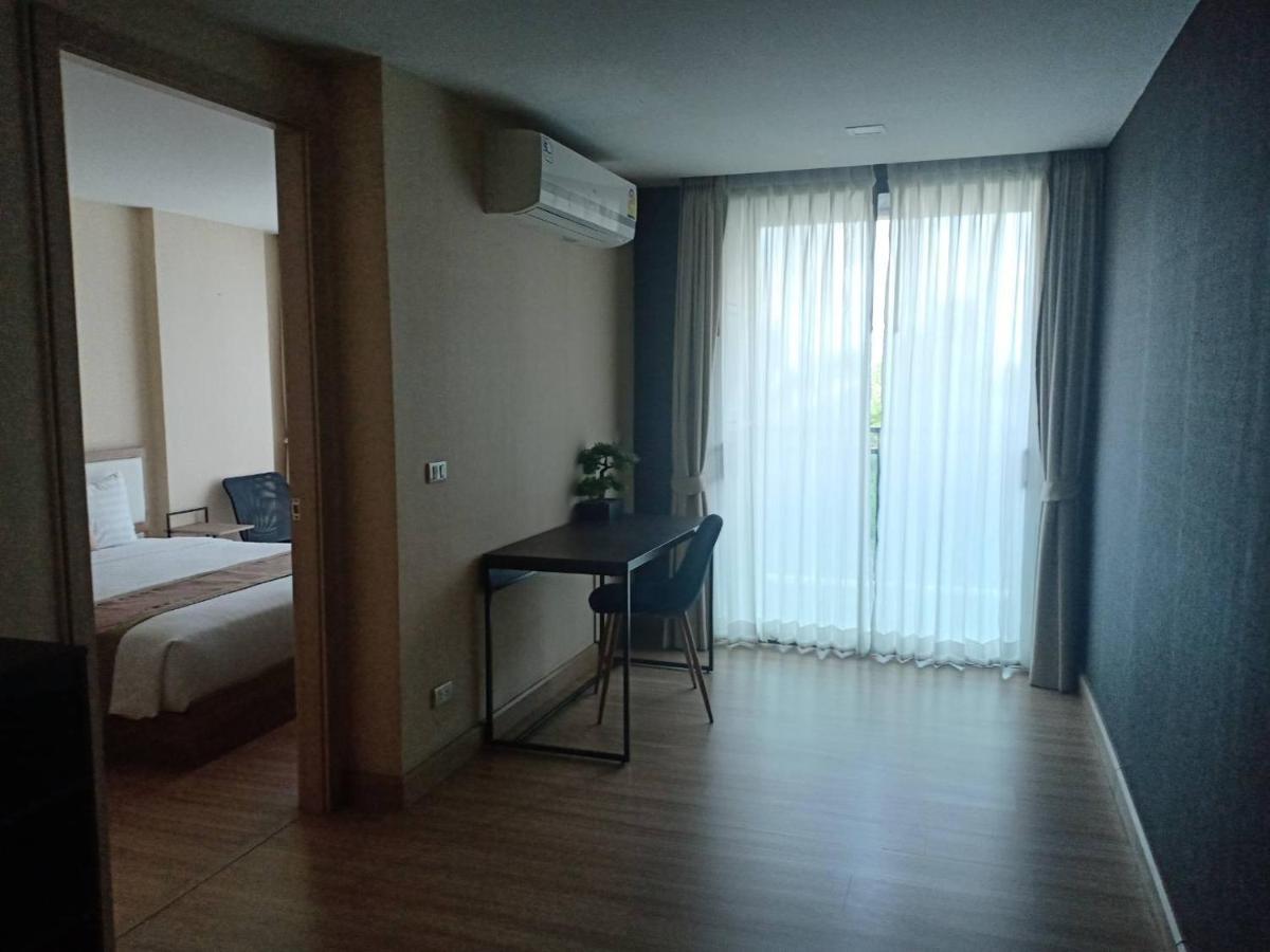 Ramada By Wyndham Bangkok Ten Ekamai Residences Extérieur photo
