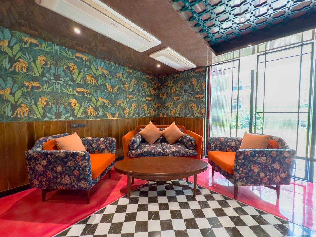 Ramada By Wyndham Bangkok Ten Ekamai Residences Extérieur photo