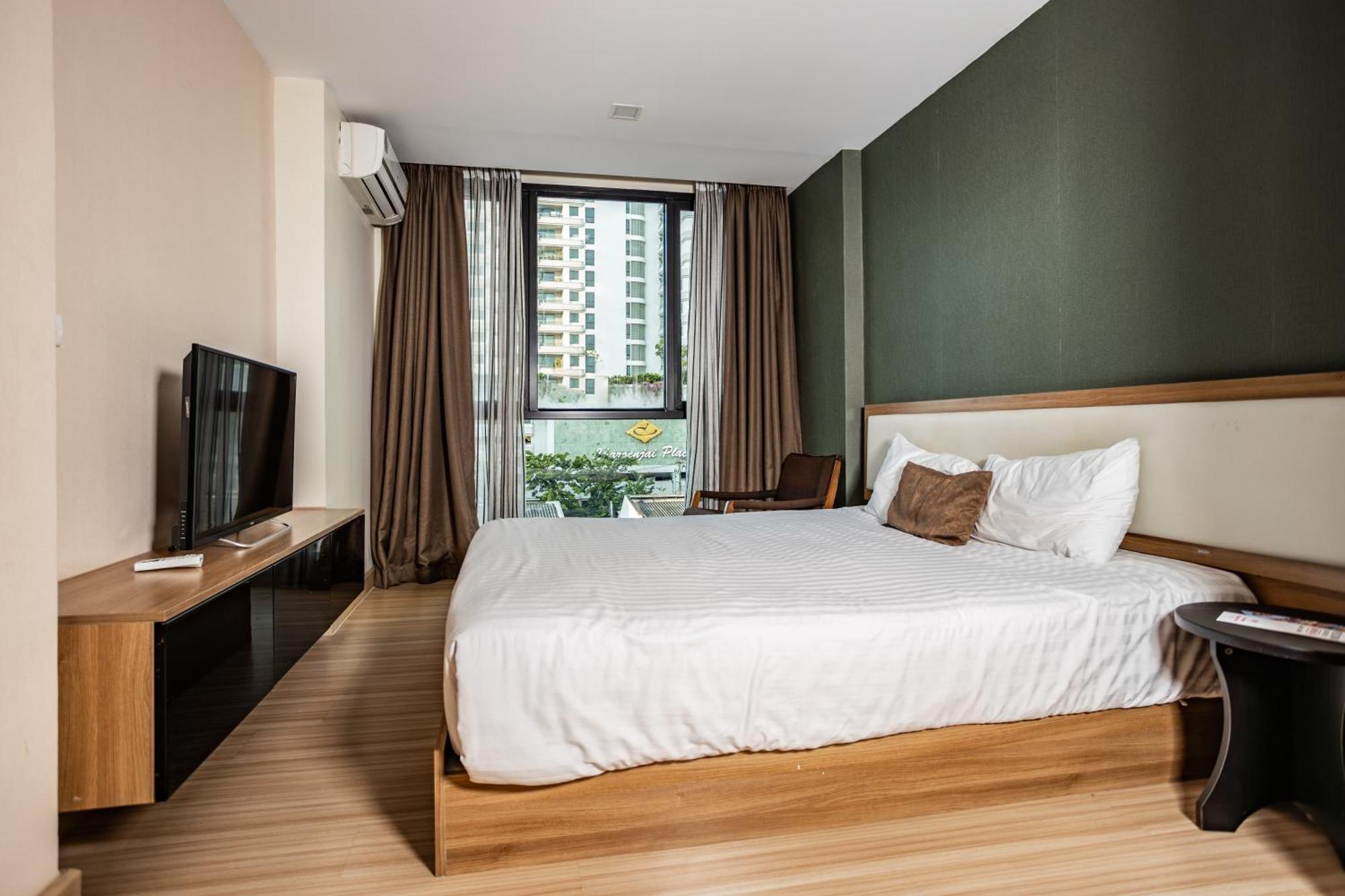 Ramada By Wyndham Bangkok Ten Ekamai Residences Extérieur photo