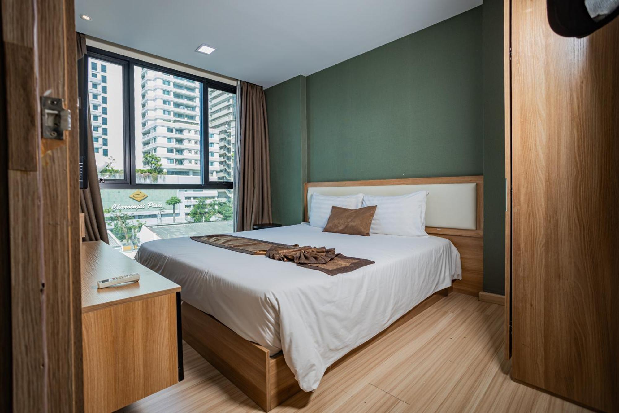 Ramada By Wyndham Bangkok Ten Ekamai Residences Extérieur photo