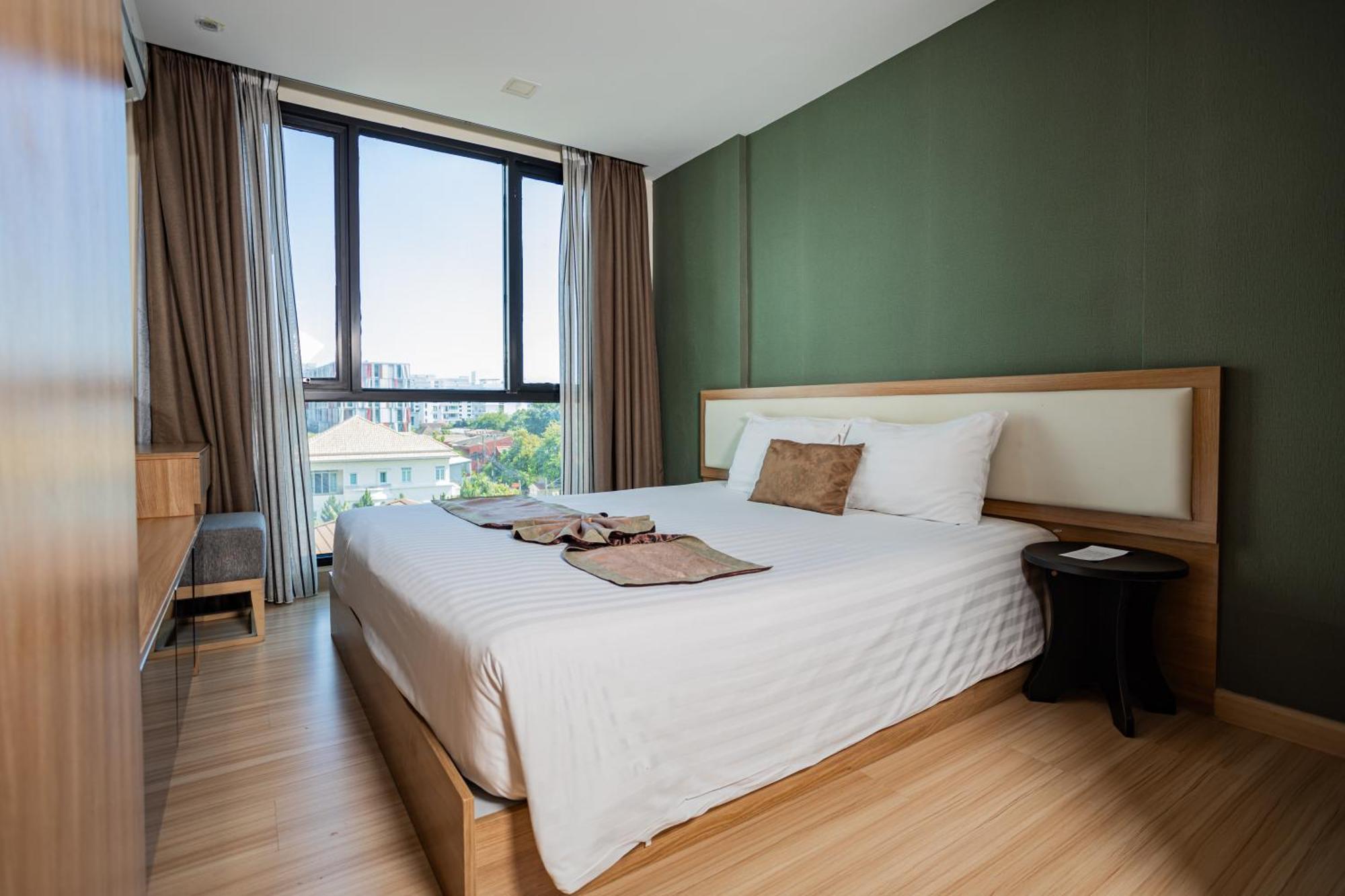 Ramada By Wyndham Bangkok Ten Ekamai Residences Extérieur photo