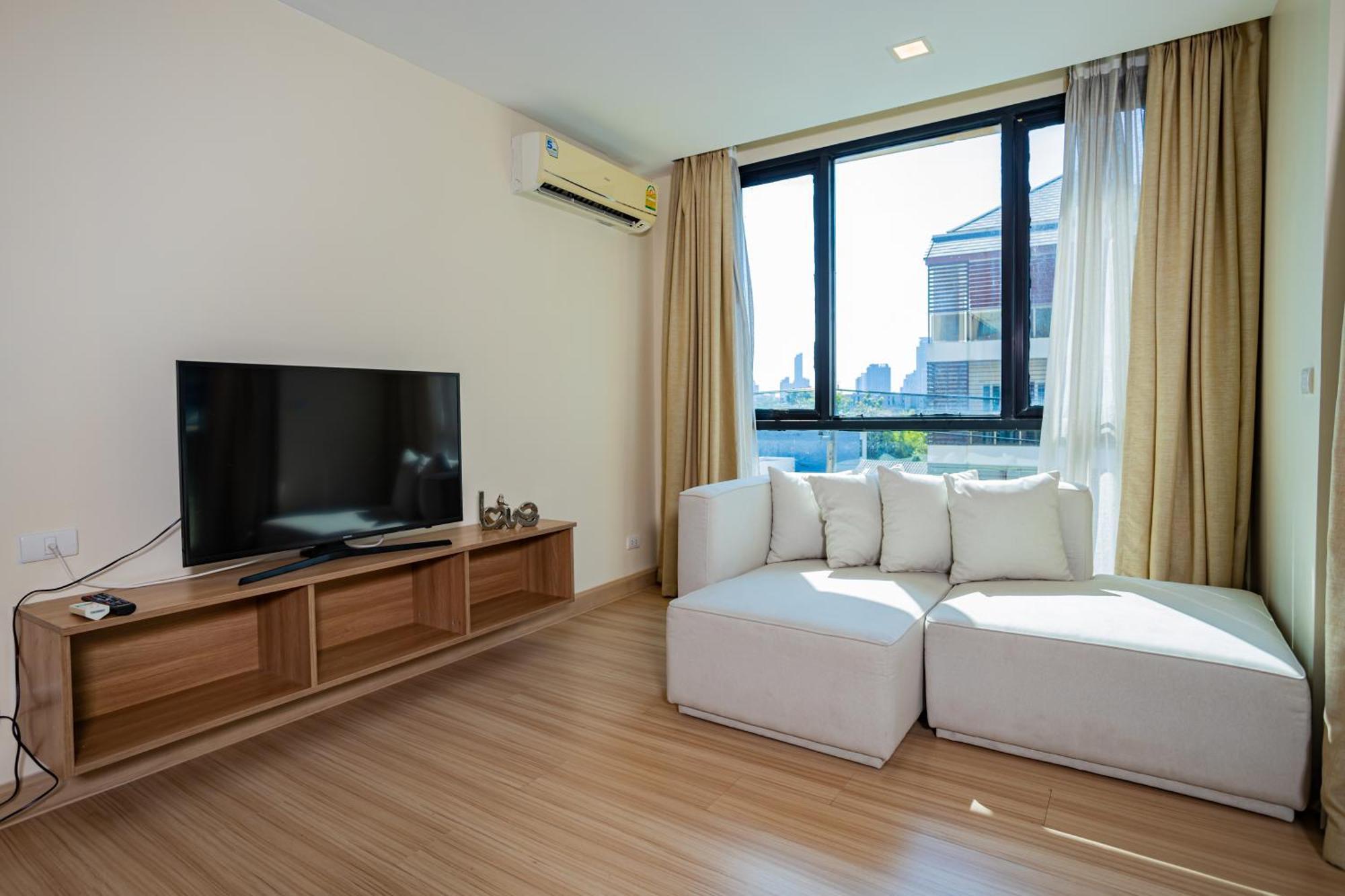 Ramada By Wyndham Bangkok Ten Ekamai Residences Extérieur photo