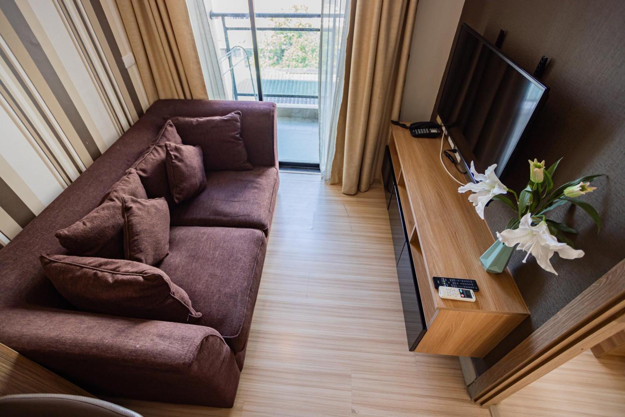 Ramada By Wyndham Bangkok Ten Ekamai Residences Extérieur photo